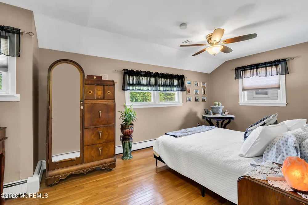 35 Richard Terrace Middletown, NJ 07748
