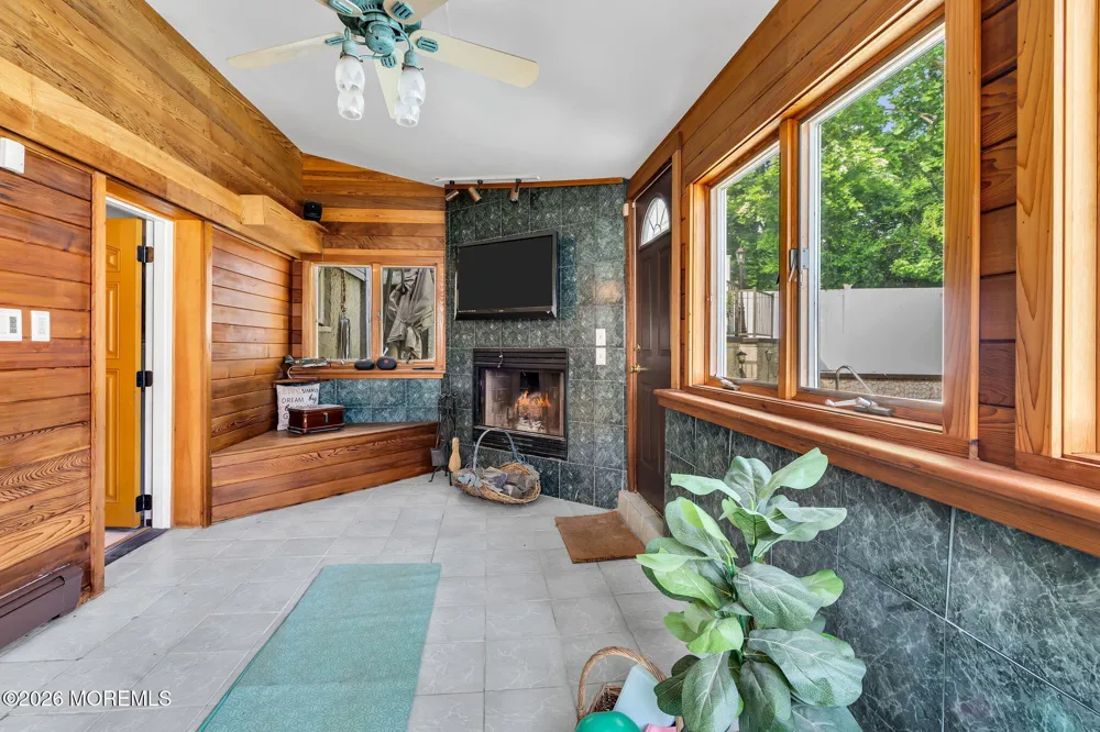 35 Richard Terrace Middletown, NJ 07748