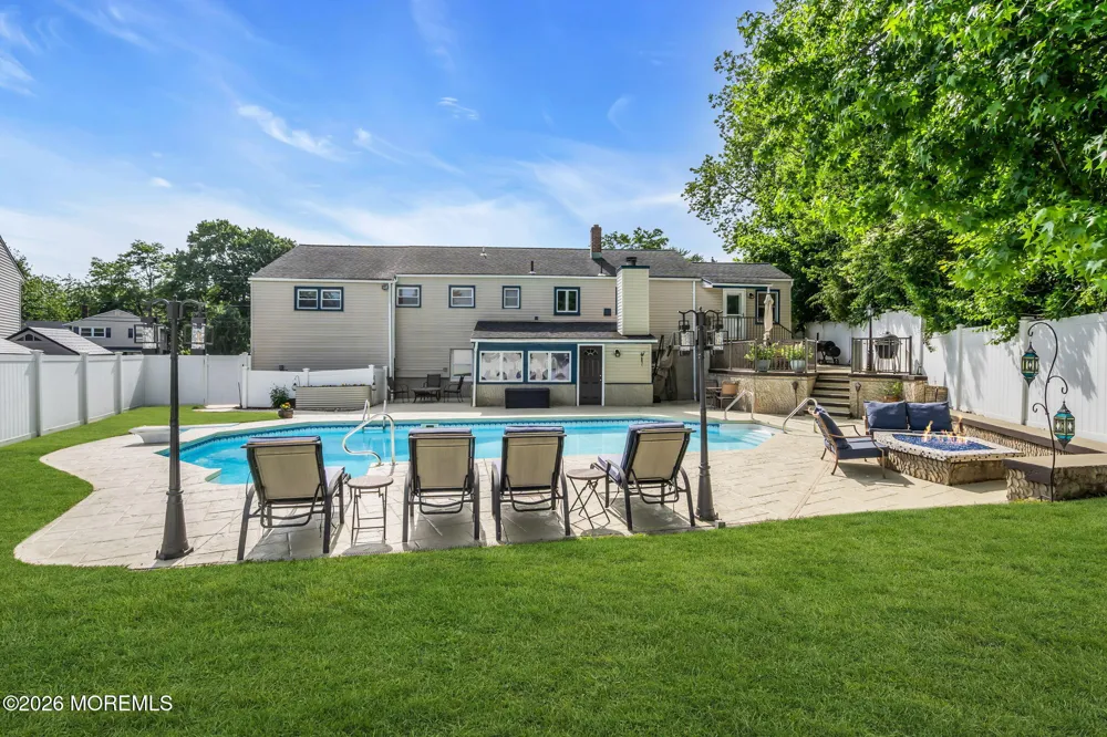 35 Richard Terrace Middletown, NJ 07748
