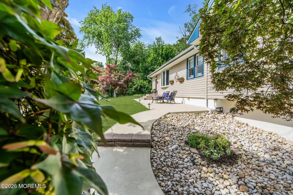 35 Richard Terrace Middletown, NJ 07748
