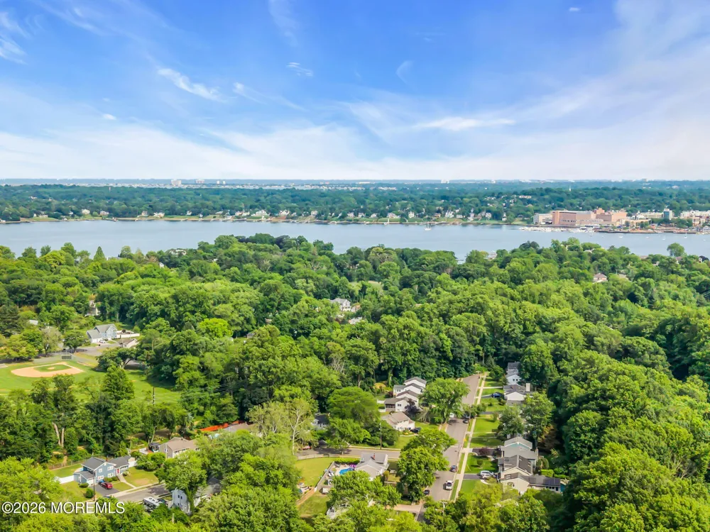 35 Richard Terrace Middletown, NJ 07748