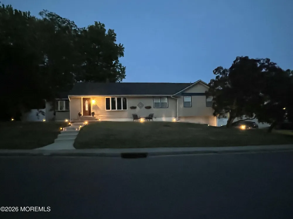 35 Richard Terrace Middletown, NJ 07748