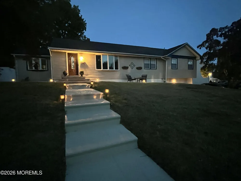 35 Richard Terrace Middletown, NJ 07748