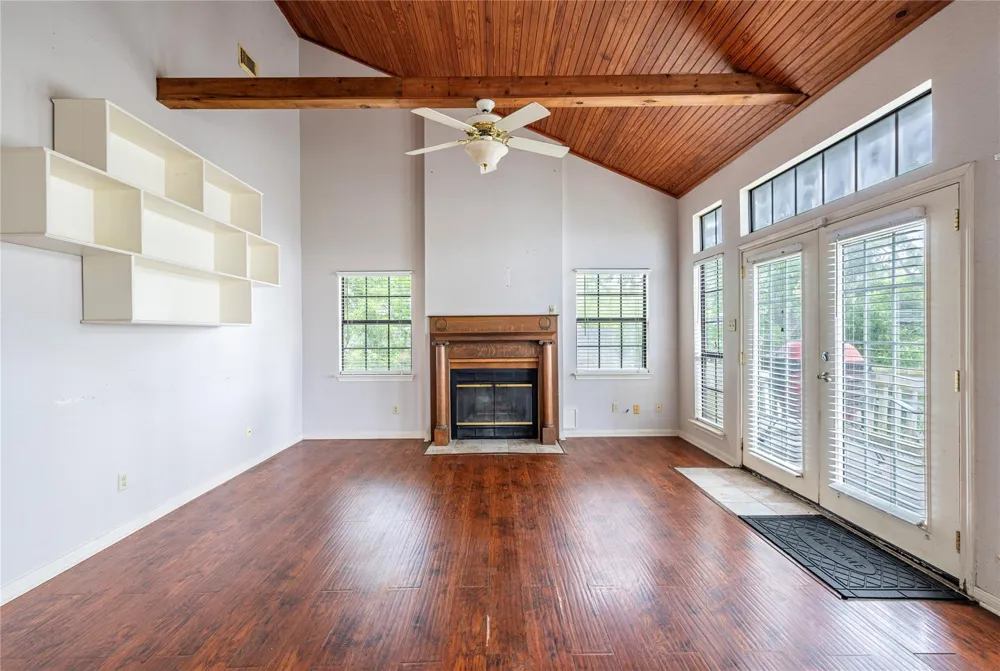 3726 Bayshore Drive Bacliff, TX 77518
