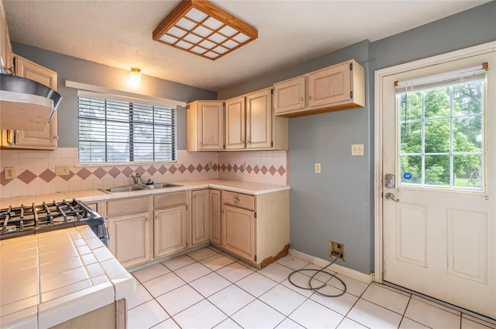 3726 Bayshore Drive Bacliff, TX 77518