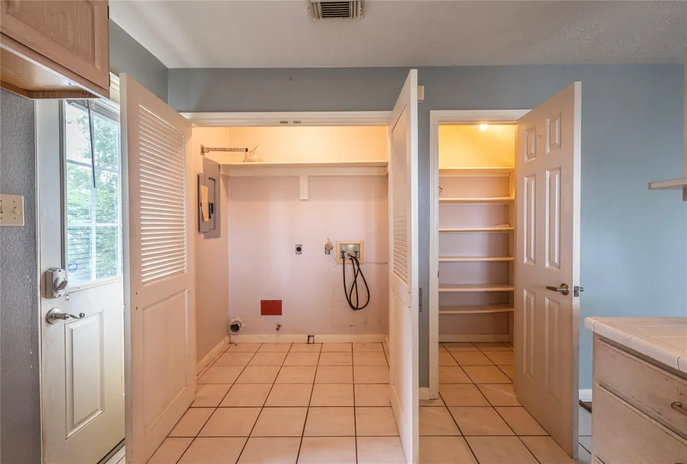 3726 Bayshore Drive Bacliff, TX 77518