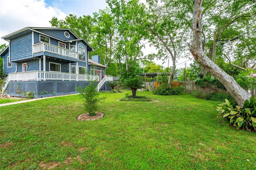 3726 Bayshore Drive Bacliff, TX 77518