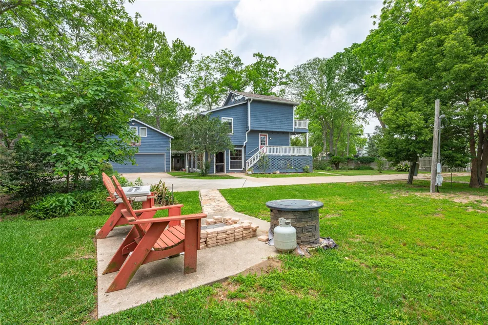 3726 Bayshore Drive Bacliff, TX 77518