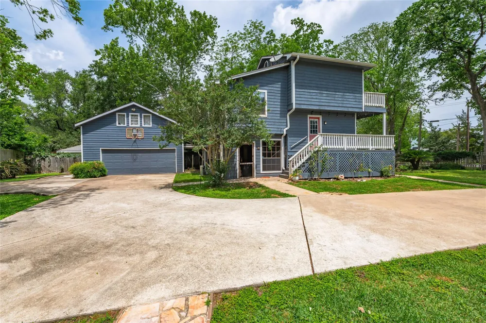 3726 Bayshore Drive Bacliff, TX 77518