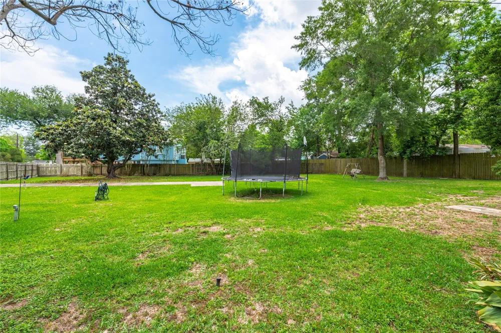 3726 Bayshore Drive Bacliff, TX 77518