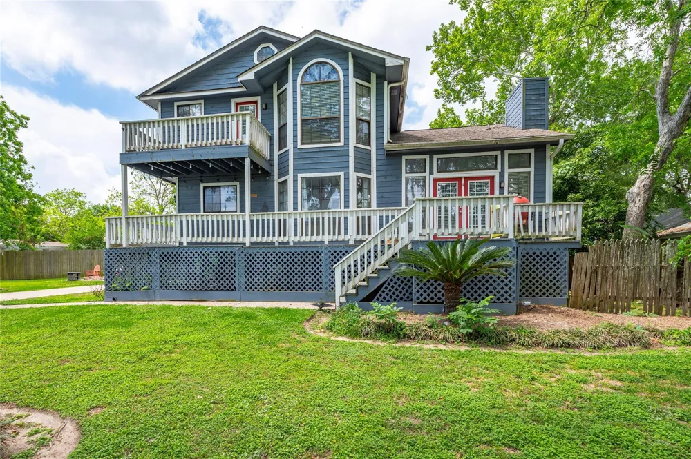 3726 Bayshore Drive Bacliff, TX 77518