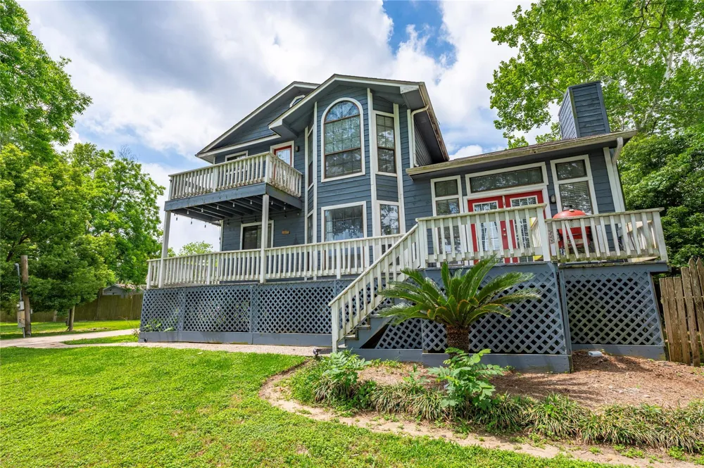 3726 Bayshore Drive Bacliff, TX 77518