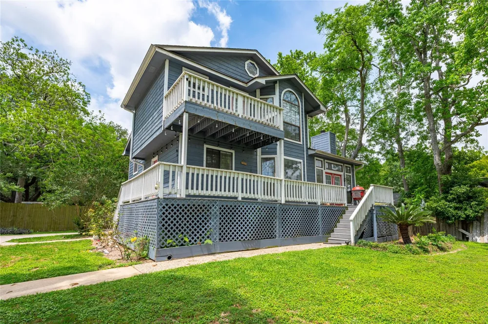 3726 Bayshore Drive Bacliff, TX 77518