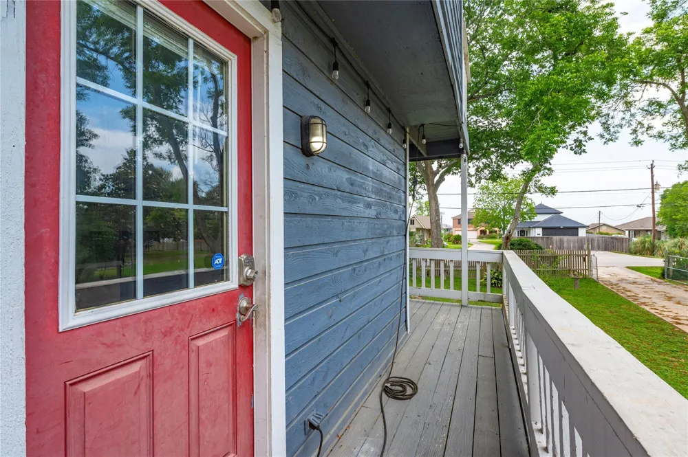 3726 Bayshore Drive Bacliff, TX 77518