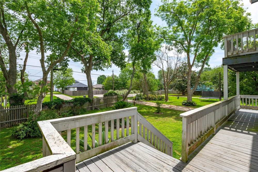 3726 Bayshore Drive Bacliff, TX 77518