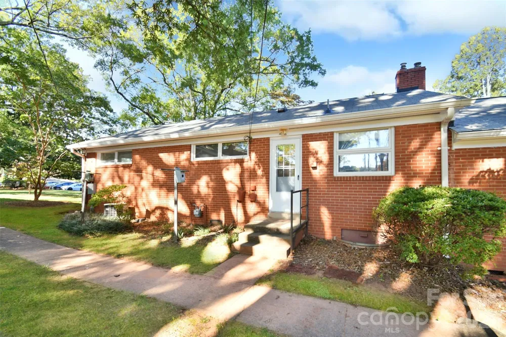 4547 Woodlark Lane Charlotte, NC 28211
