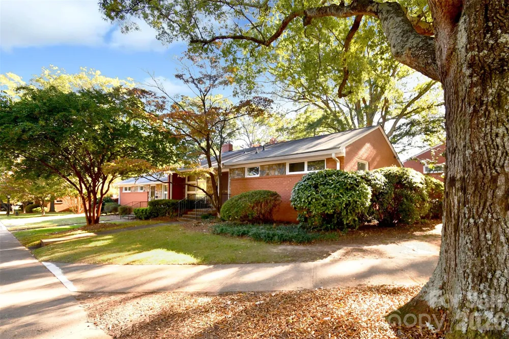 4547 Woodlark Lane Charlotte, NC 28211