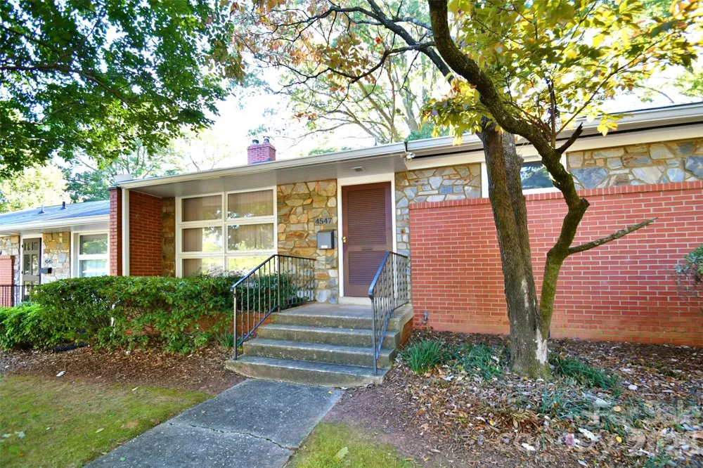 4547 Woodlark Lane Charlotte, NC 28211