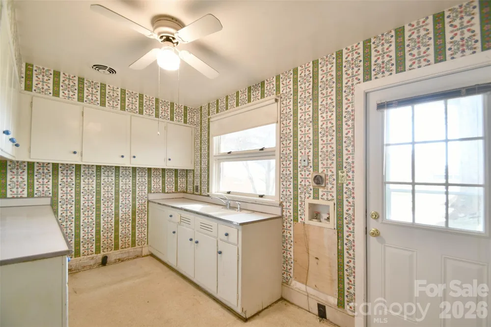 4547 Woodlark Lane Charlotte, NC 28211