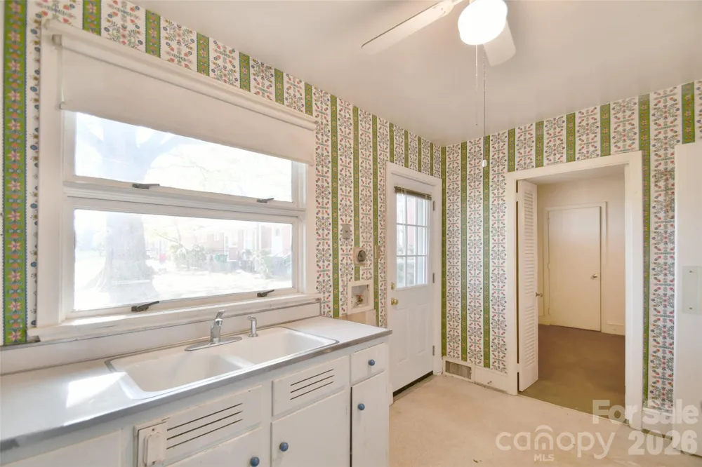 4547 Woodlark Lane Charlotte, NC 28211