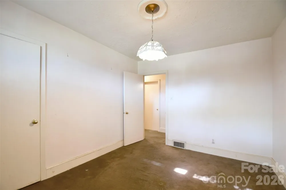 4547 Woodlark Lane Charlotte, NC 28211