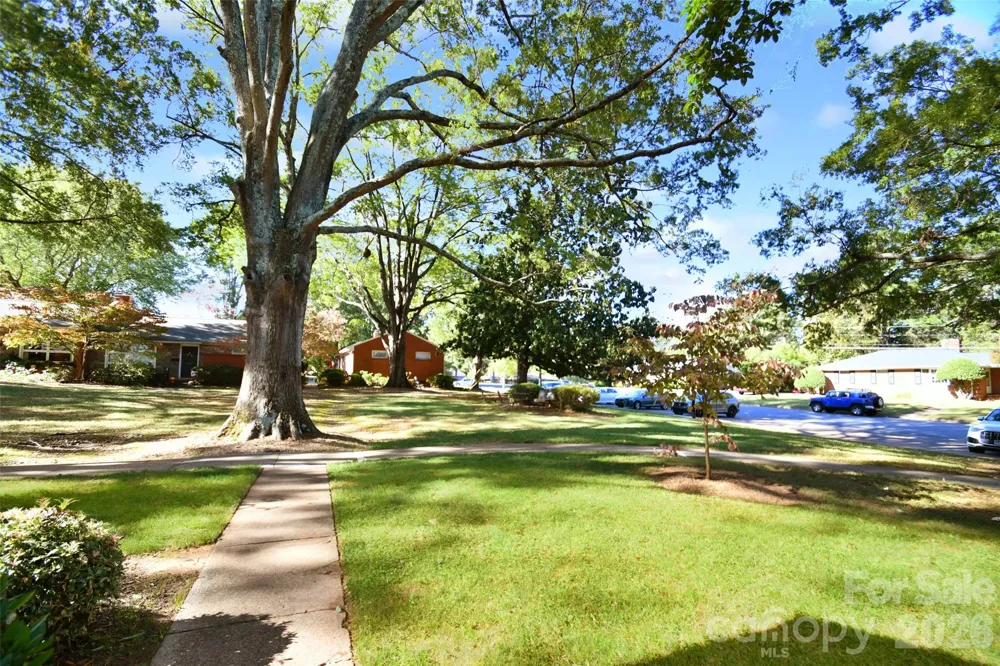 4547 Woodlark Lane Charlotte, NC 28211