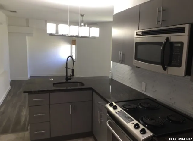 100 DINN DR Unit 6 San Antonio, TX 78218