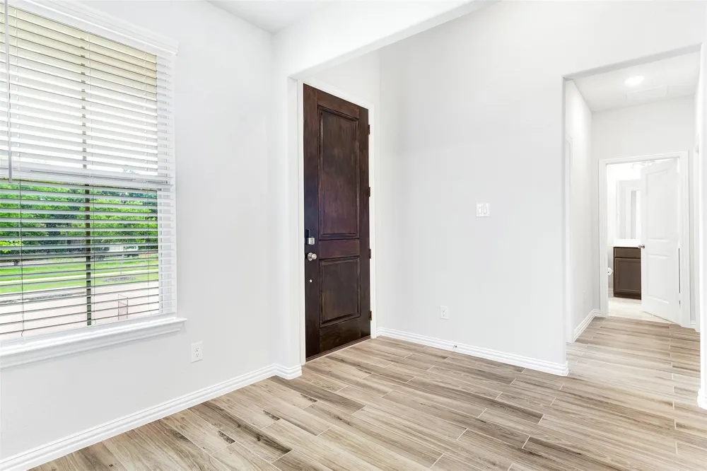 1513 Big Sky Lane Garland, TX 75042
