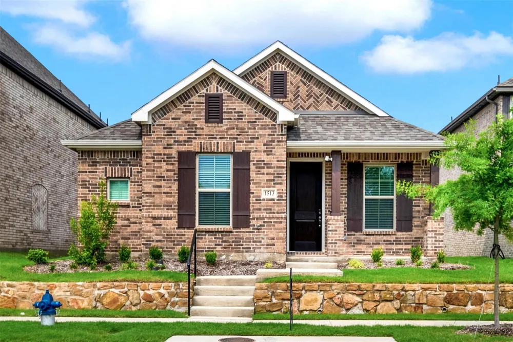 1513 Big Sky Lane Garland, TX 75042