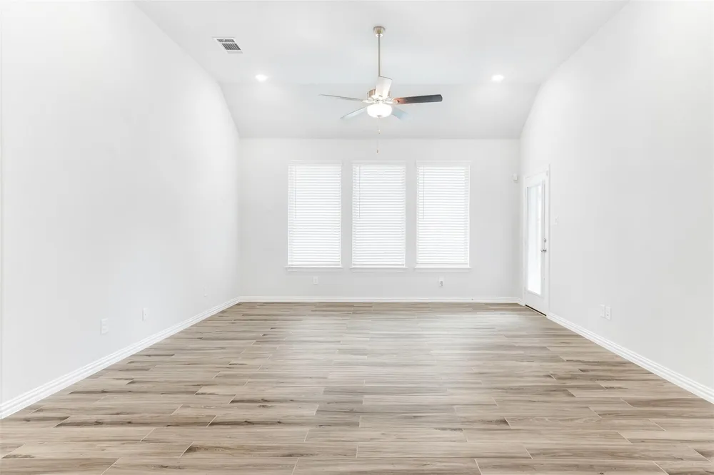 1513 Big Sky Lane Garland, TX 75042