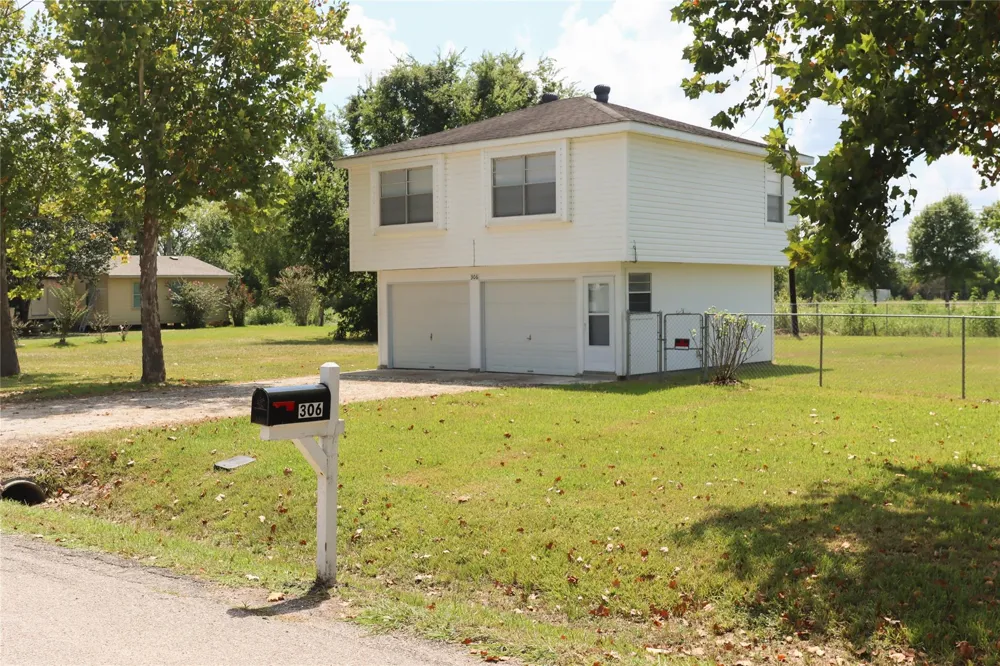 306 Virginia Drive Fresno, TX 77545