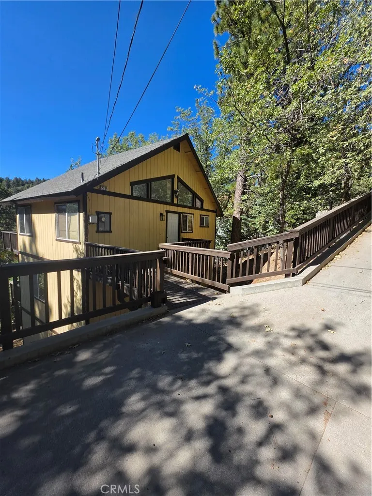 2734 Preston Running Springs, CA 92382