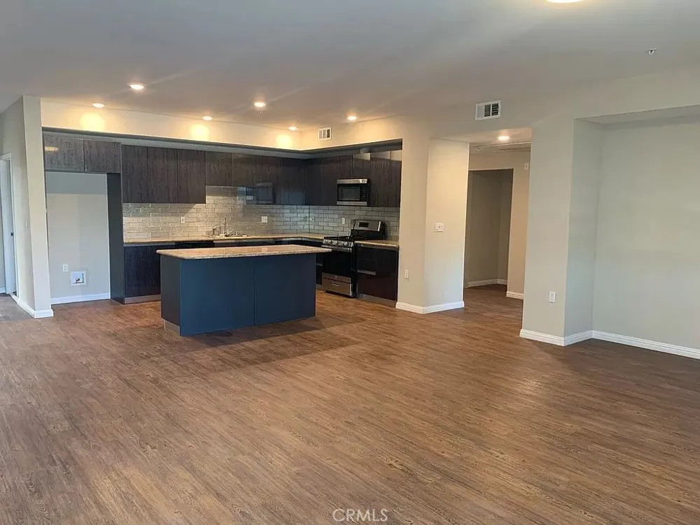 11442 Victory Boulevard #303 North Hollywood, CA 91606