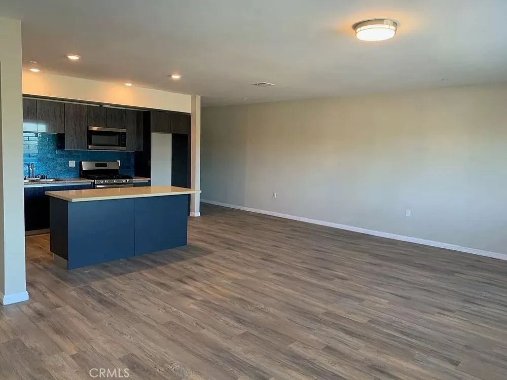11442 Victory Boulevard #303 North Hollywood, CA 91606