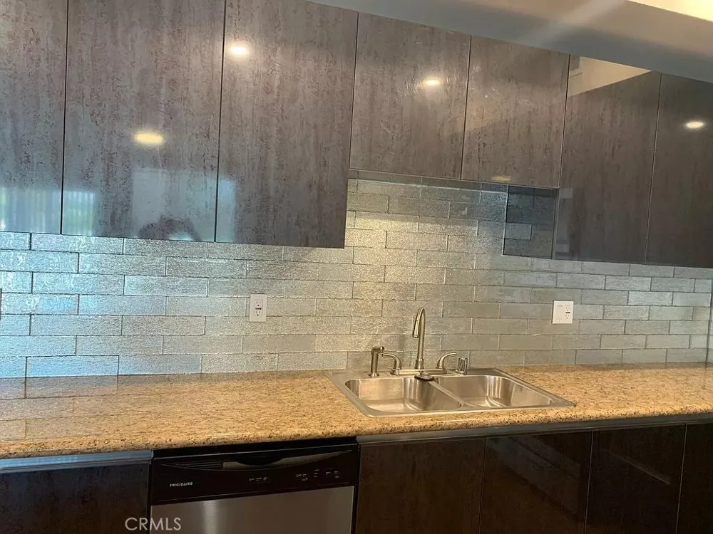 11442 Victory Boulevard #303 North Hollywood, CA 91606