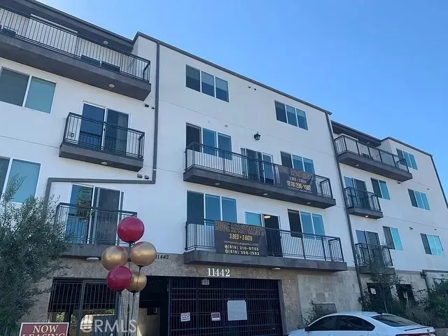 11442 Victory Boulevard #303 North Hollywood, CA 91606