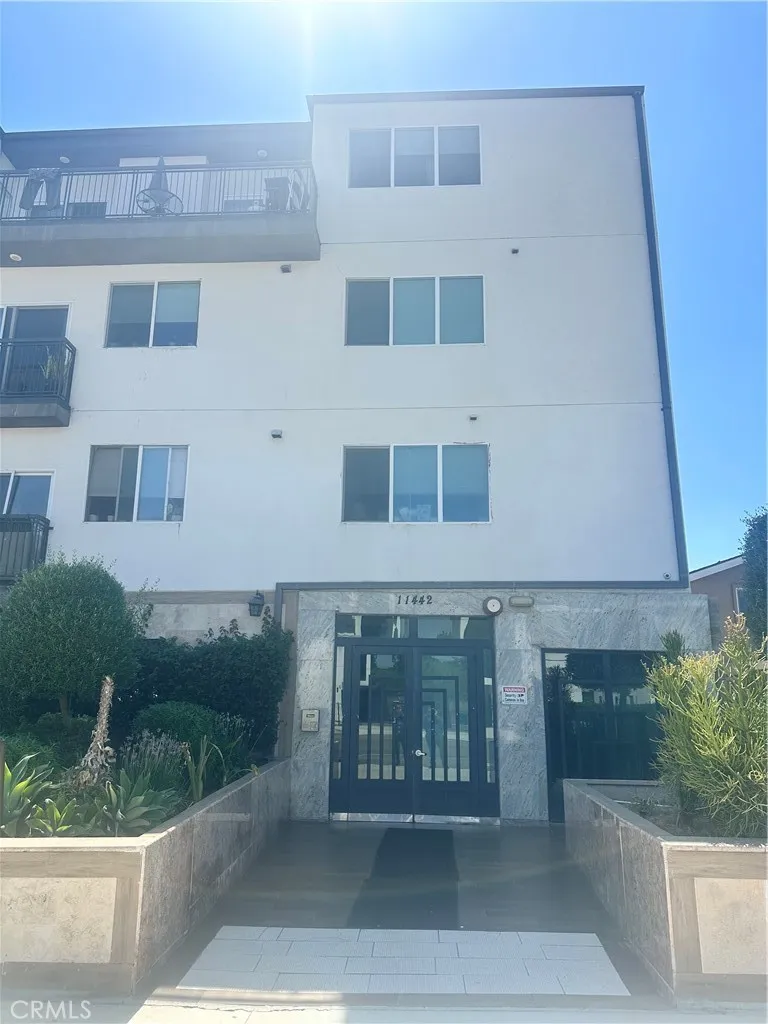 11442 Victory Boulevard #303 North Hollywood, CA 91606