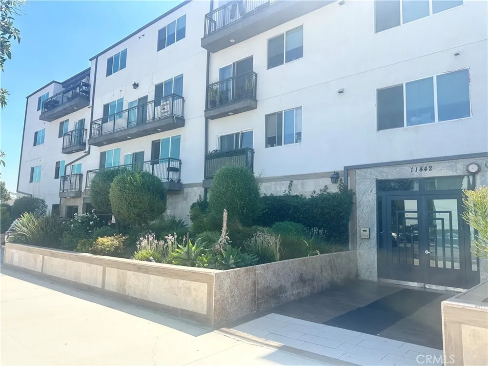 11442 Victory Boulevard #303 North Hollywood, CA 91606
