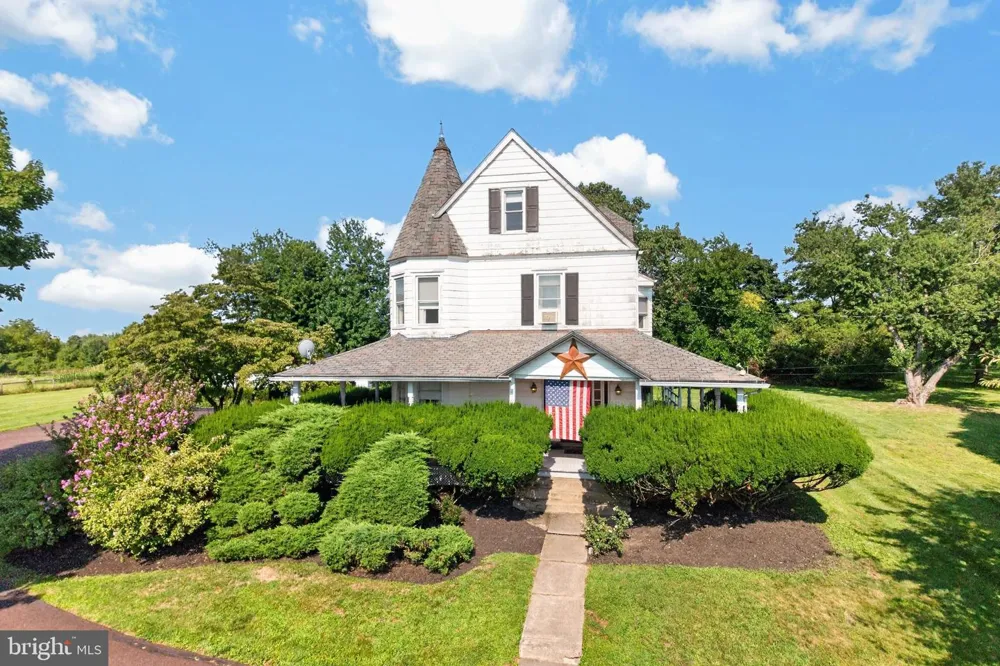 320 HILLTOWN PIKE Line Lexington, PA 18932