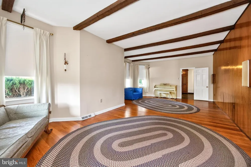 320 HILLTOWN PIKE Line Lexington, PA 18932