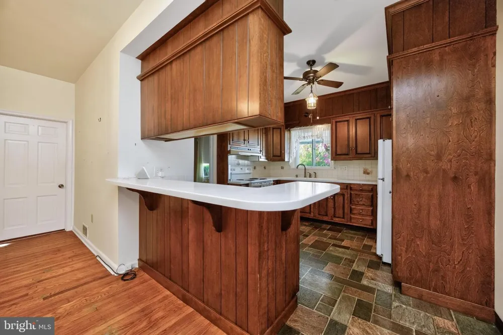 320 HILLTOWN PIKE Line Lexington, PA 18932