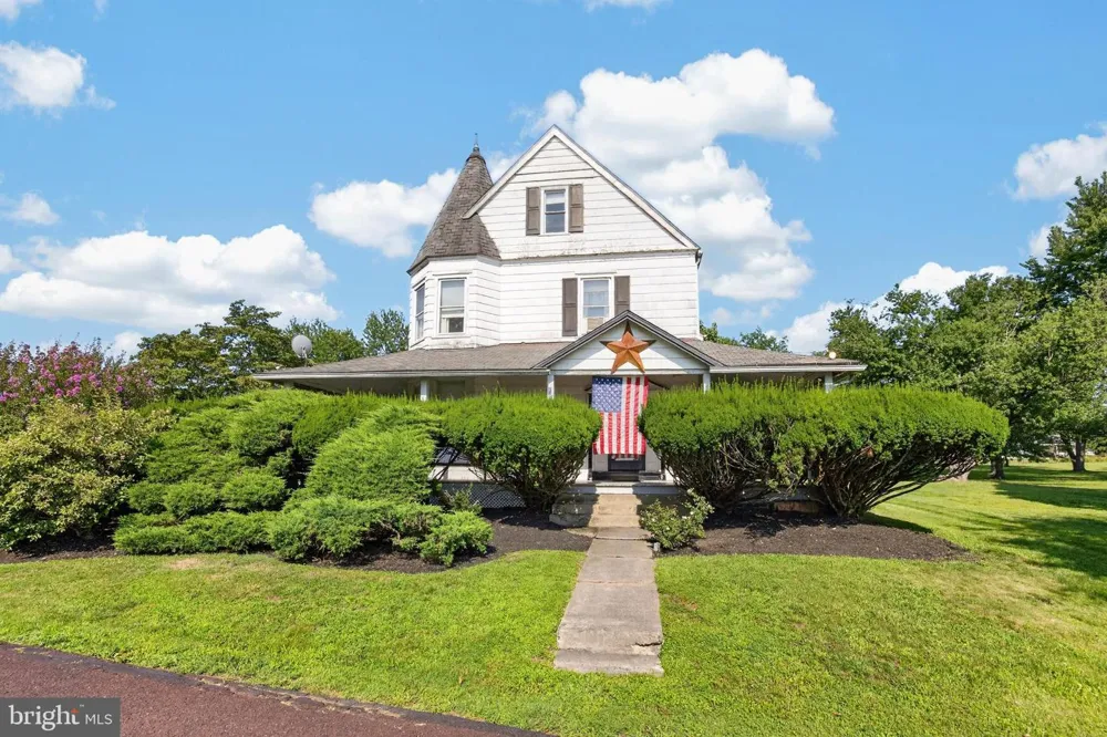 320 HILLTOWN PIKE Line Lexington, PA 18932