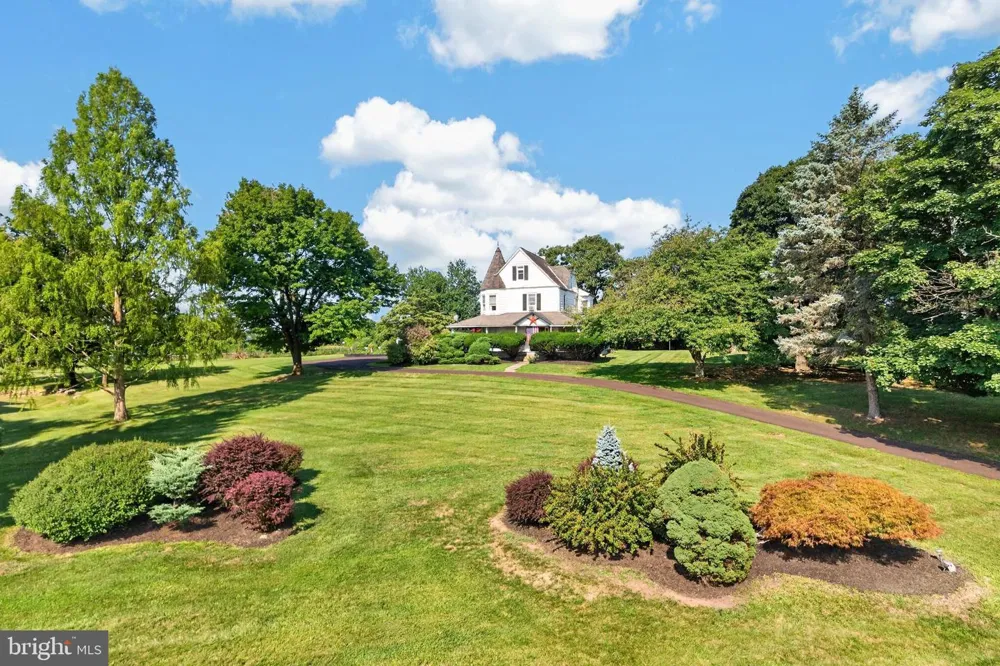 320 HILLTOWN PIKE Line Lexington, PA 18932