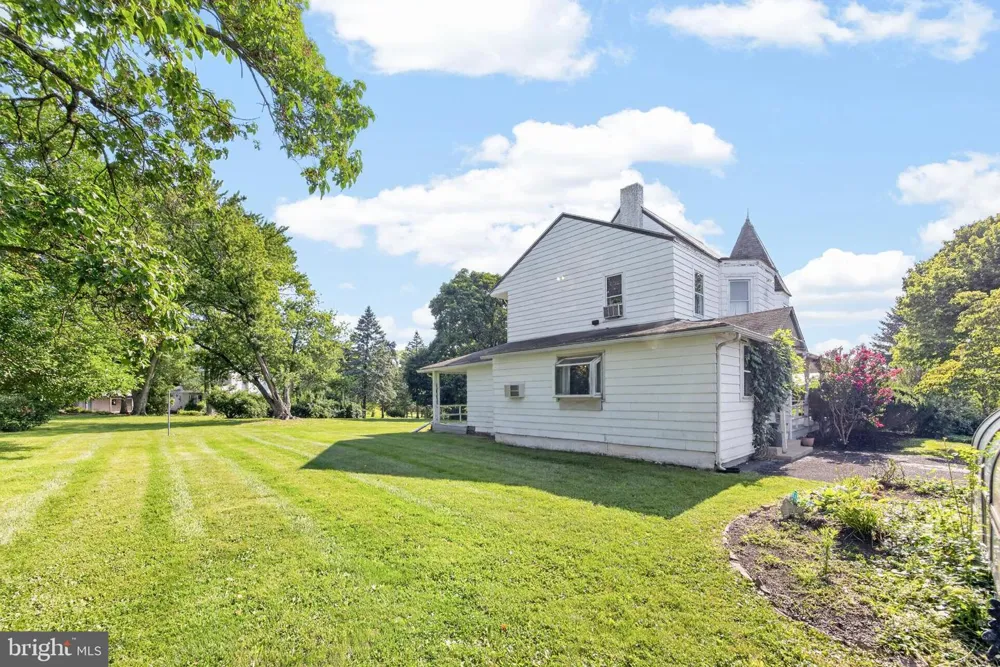 320 HILLTOWN PIKE Line Lexington, PA 18932