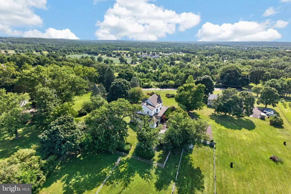320 HILLTOWN PIKE Line Lexington, PA 18932