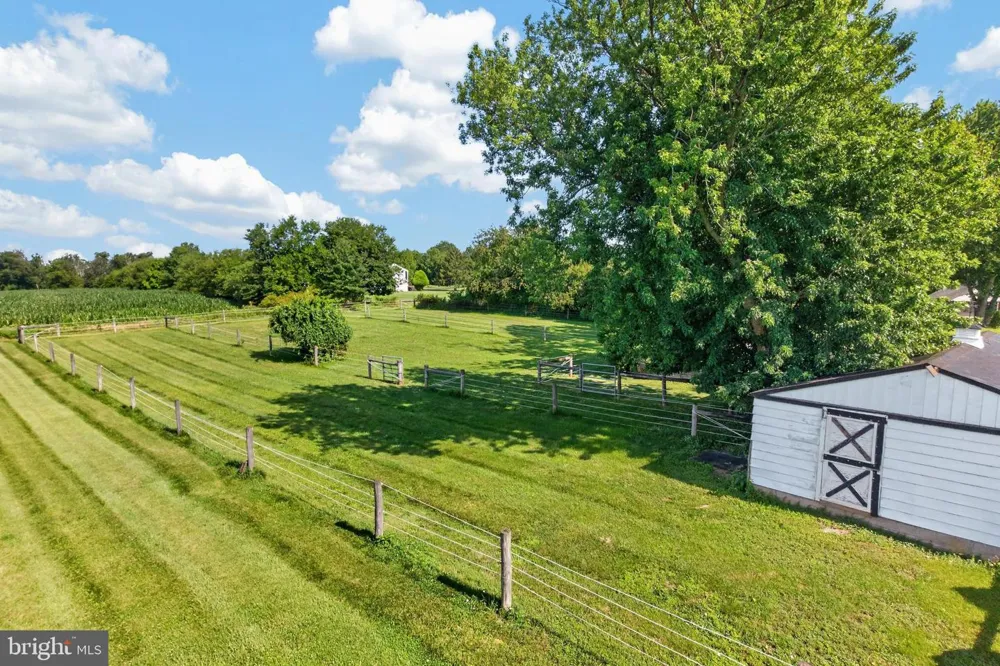 320 HILLTOWN PIKE Line Lexington, PA 18932