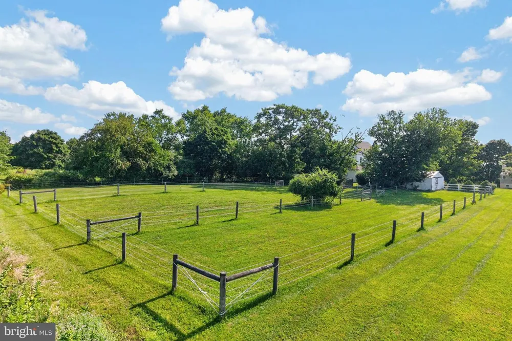 320 HILLTOWN PIKE Line Lexington, PA 18932