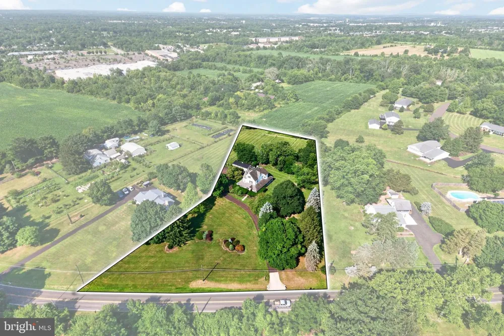 320 HILLTOWN PIKE Line Lexington, PA 18932