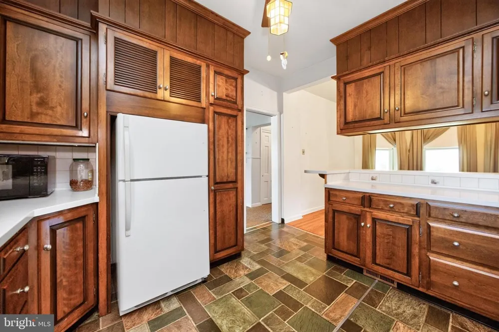 320 HILLTOWN PIKE Line Lexington, PA 18932