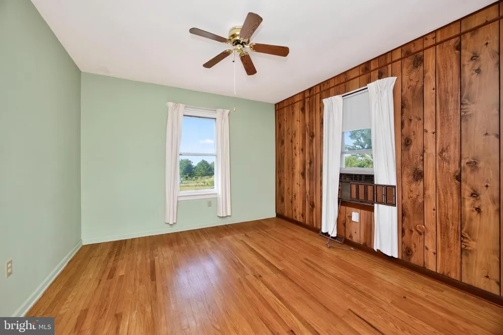 320 HILLTOWN PIKE Line Lexington, PA 18932